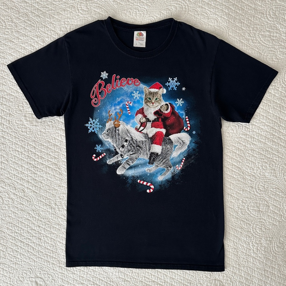 Christmas Santa Cat Believe Funny Graphic T-Shirt